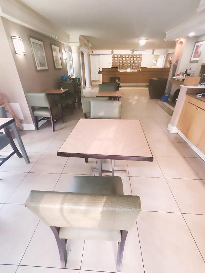 Norwood Inn & Suites Merrillville Buitenkant foto